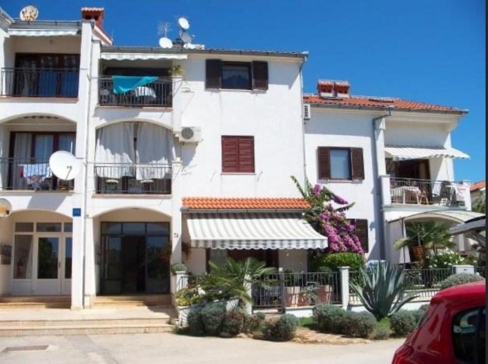 Olivia, Seaside Apartment In Medulin, Croatia Exterior photo